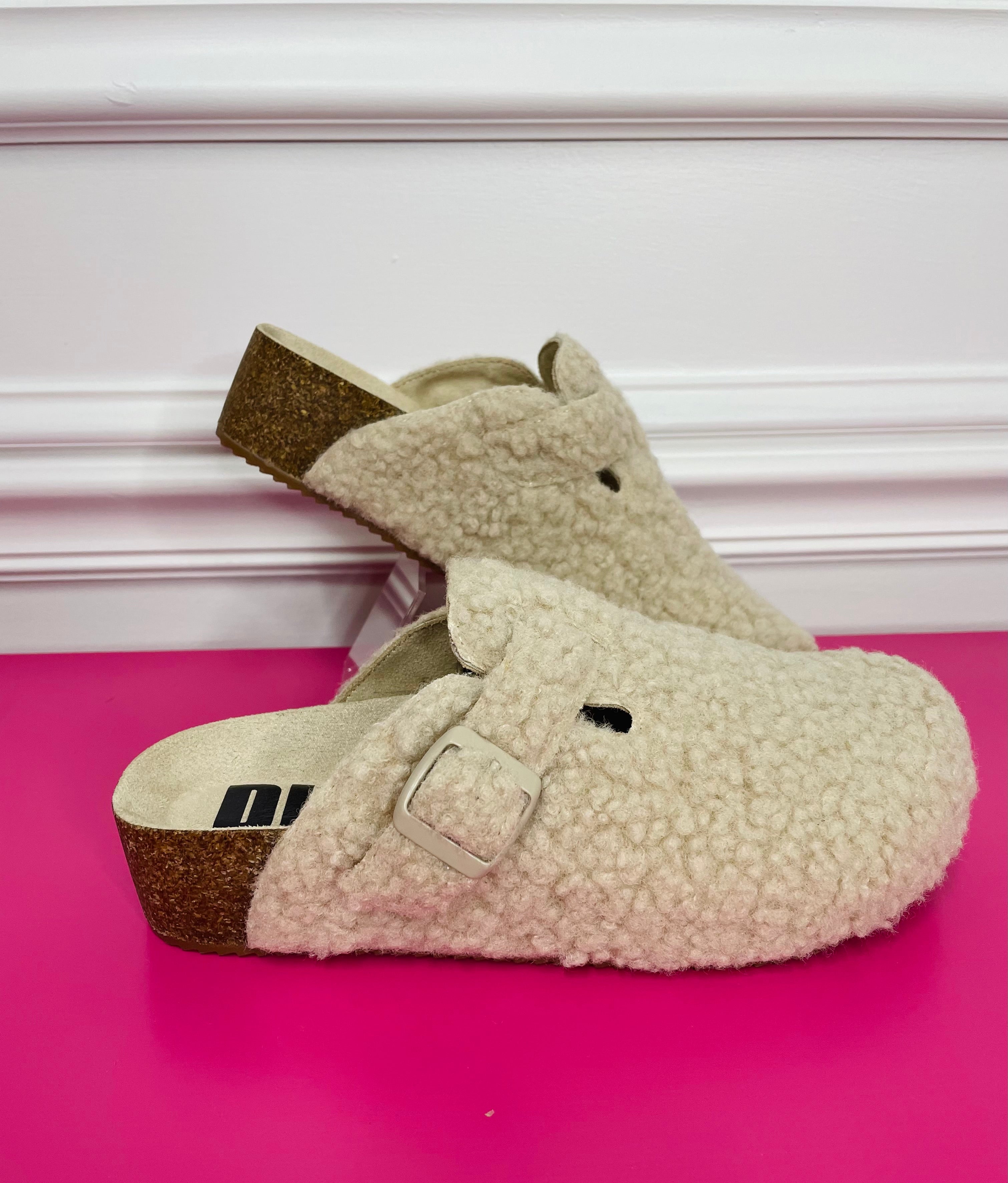 Dirty Laundry 1990 magnolias/cream shearli