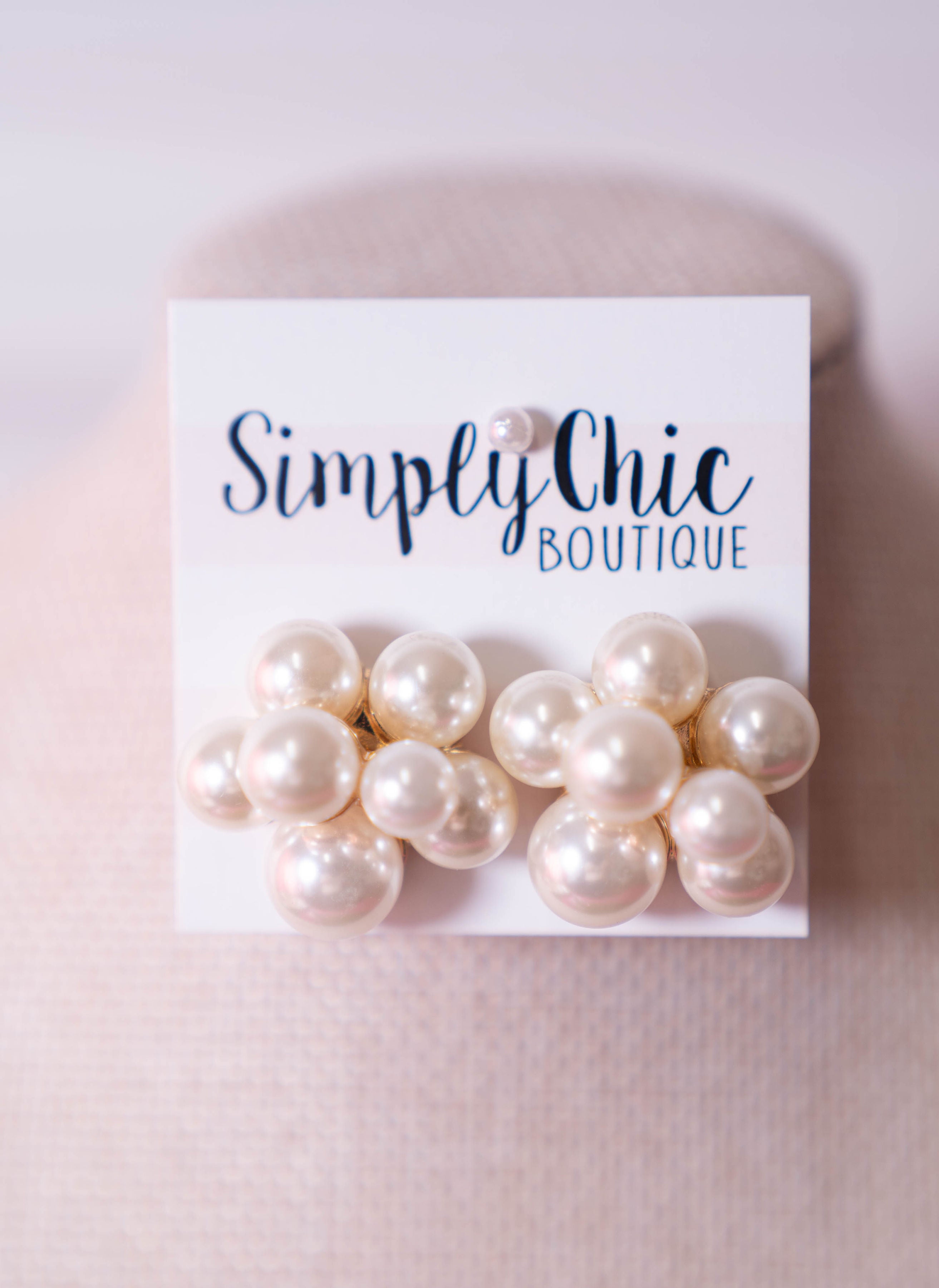 Diva Pearls Earrings