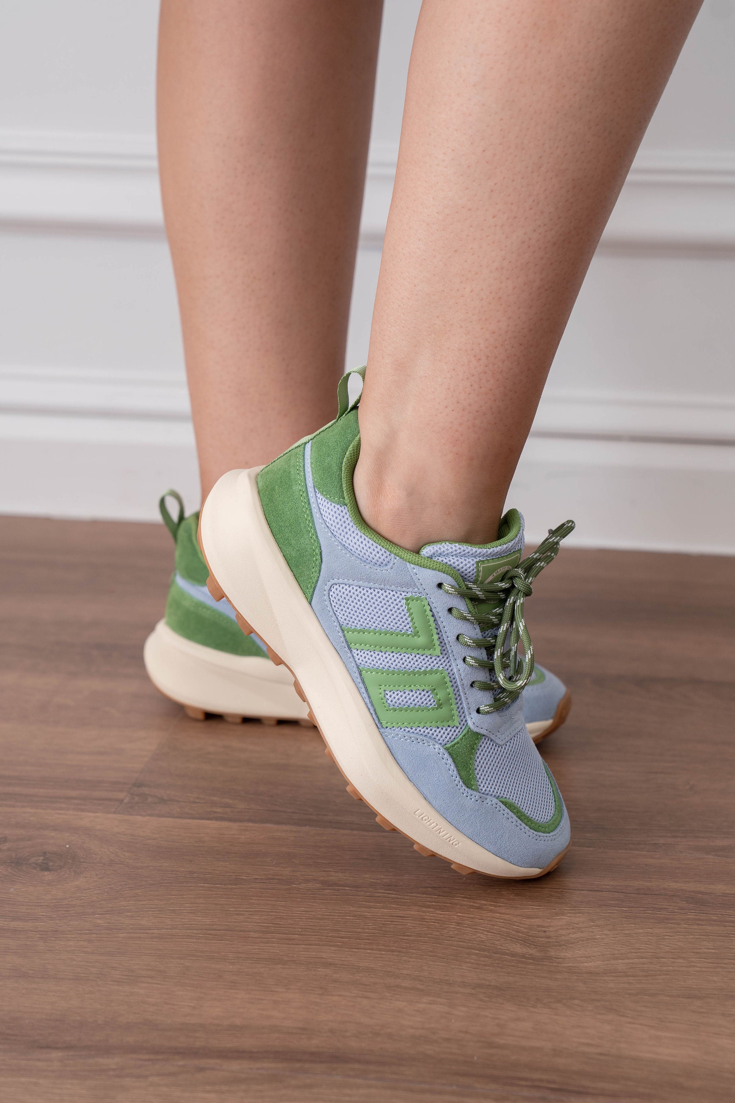 Back 70 Lightning Sky Light Green